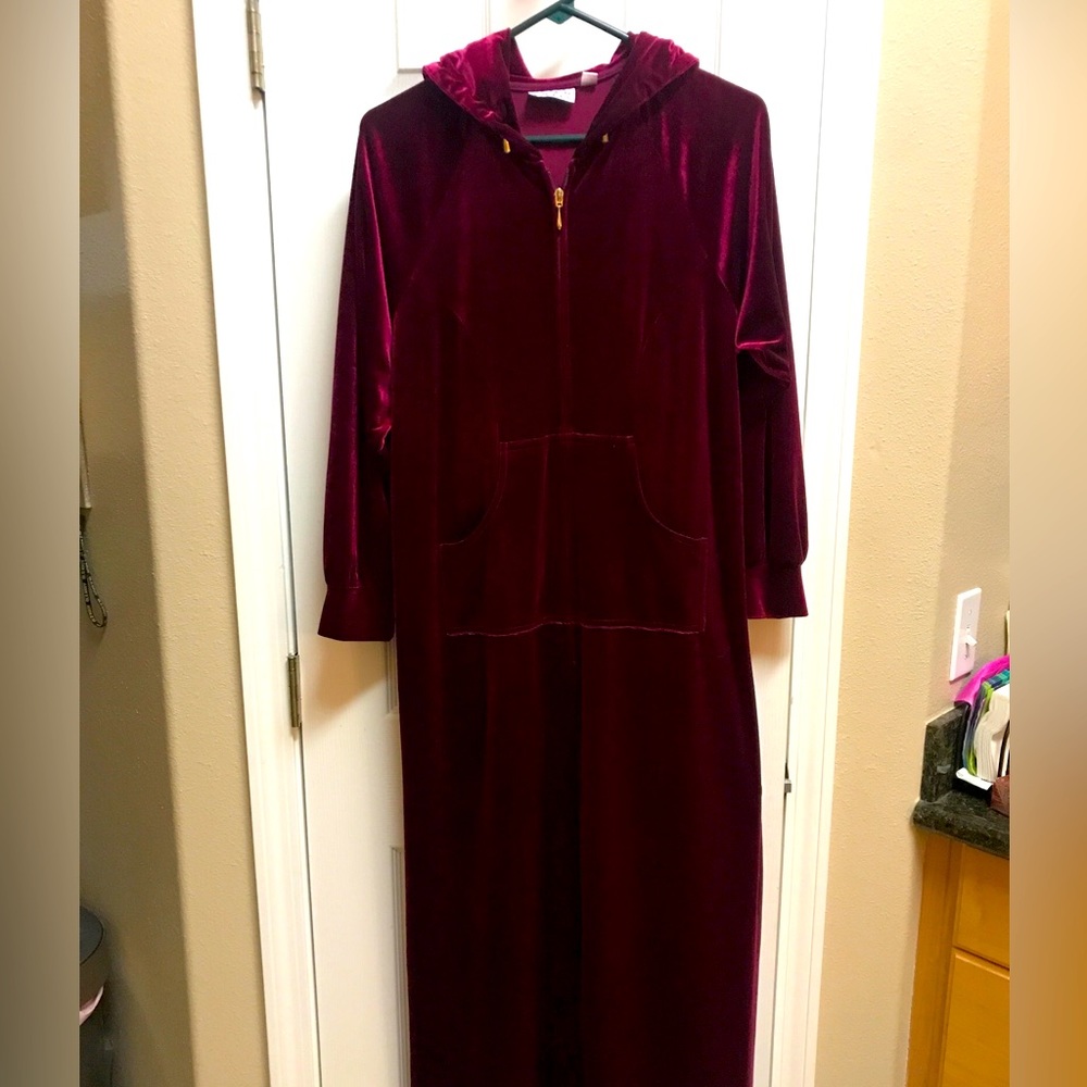 Joan Rivers Luxurious Velour Hooded Zip Front Long Robe Wine Color SMALL